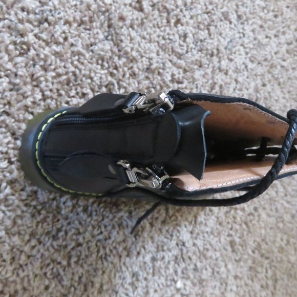 Boots - Picture 5 of 5